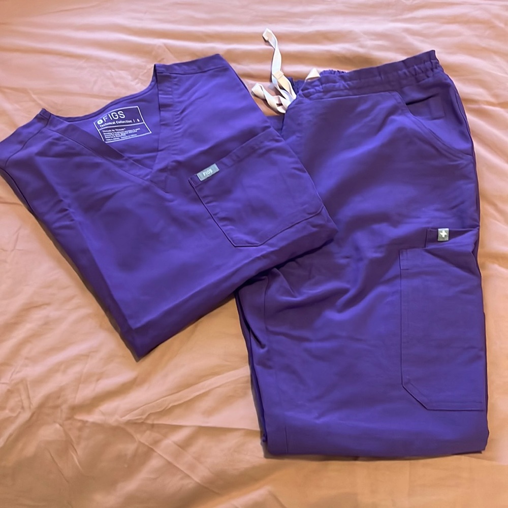 FIGS set Ultra violet Catarina scrub top and yola skinny pants
